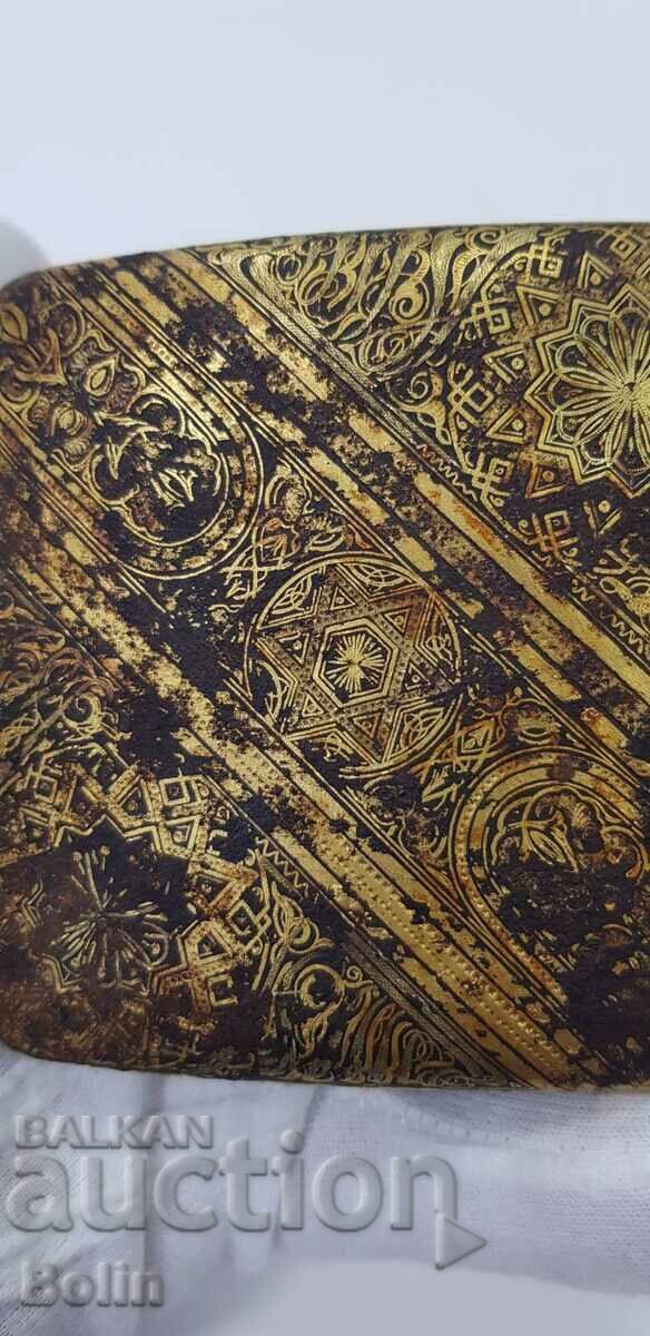 Auction  Rare collectible Snuffbox with Gold 19th century