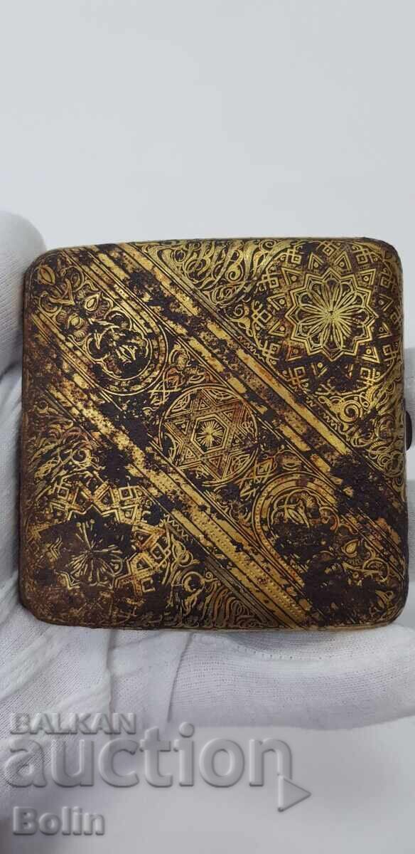 Rare collectible Snuffbox with Gold 19th century