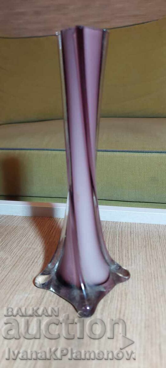 Auction Glass vase, height 20cm Auction Glass vase, height 20cm