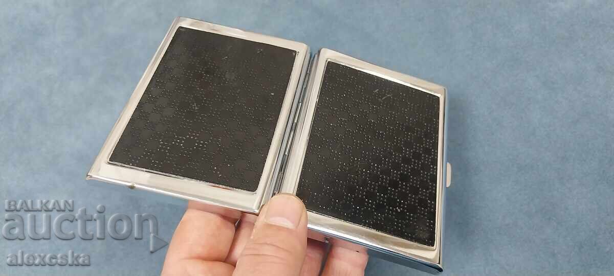 Auction  Old snuff box