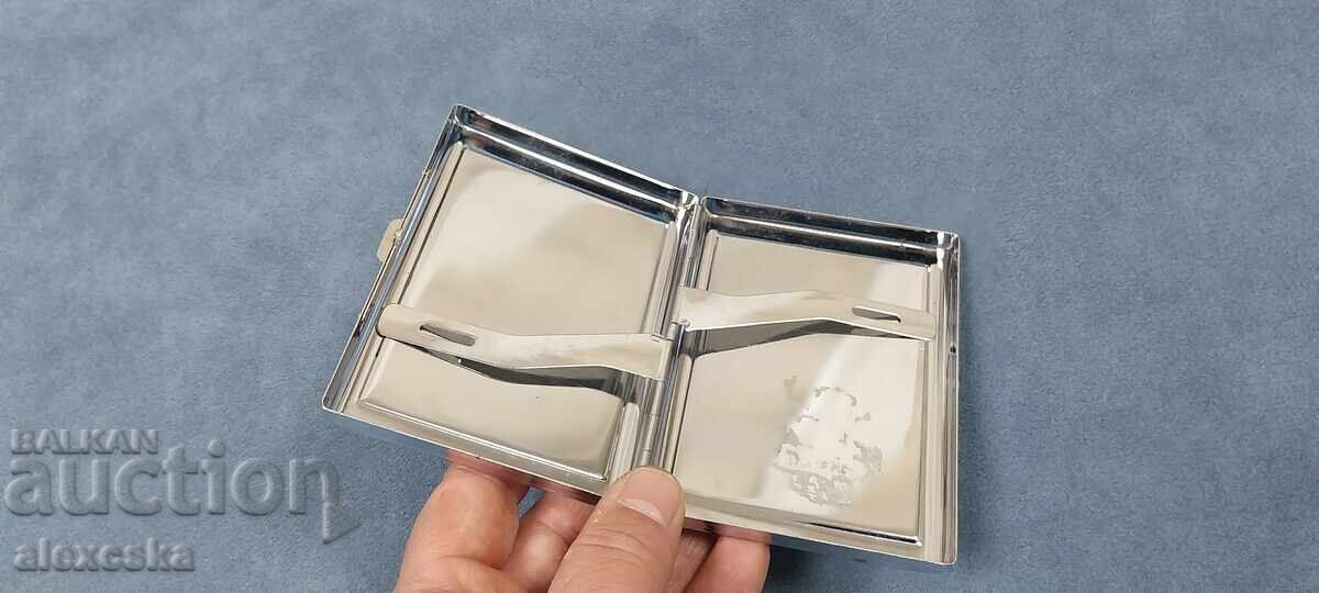 Delivery of Old snuff box