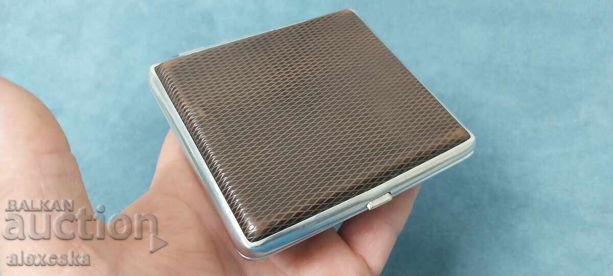 Auction  Leather snuffbox