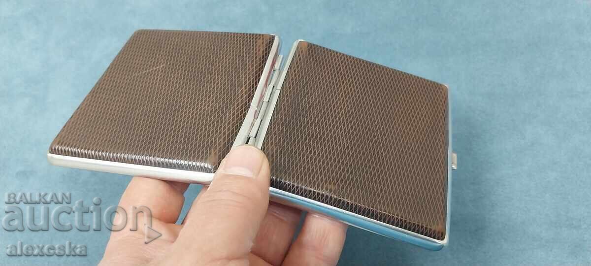 Delivery of Leather snuffbox