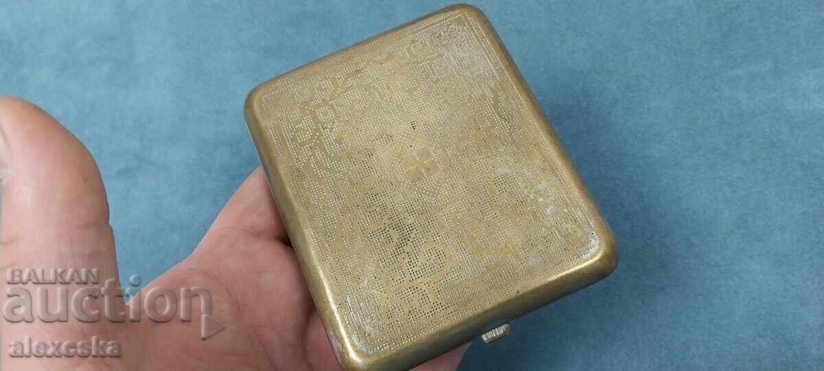 Auction A collector's snuff box Auction A collector's snuff box