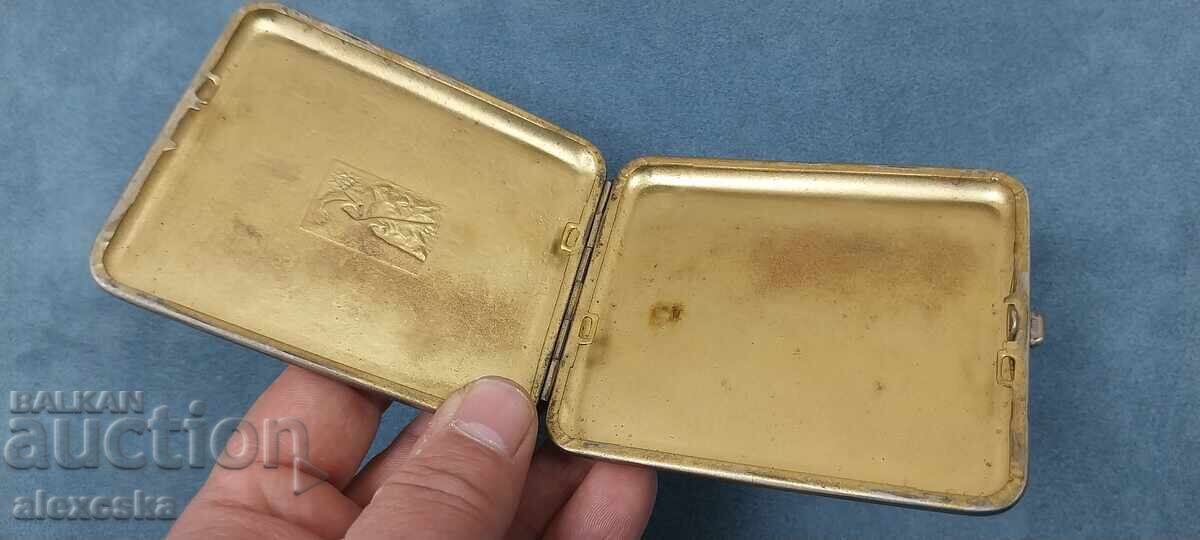 A collector's snuff box - 5 A collector's snuff box - 5