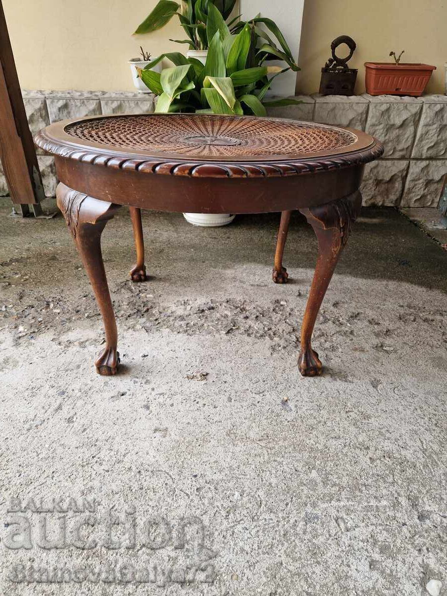 Licitație Măsuță antică unică Chippendale, lemn masiv, ratan