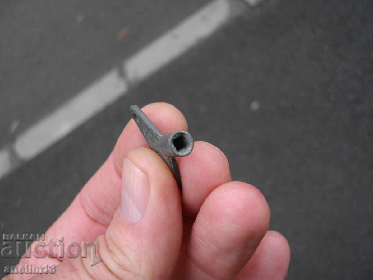 OLD KEY KEY FOR MECHANICAL TOY OR CLOCK with price 25.00 BGN | € 12.78 OLD KEY KEY FOR MECHANICAL TOY OR CLOCK with price 25.00 BGN | € 12.78