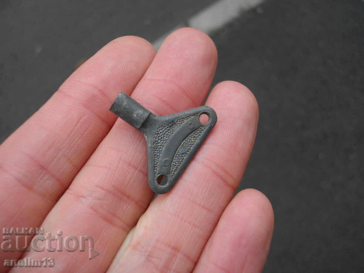 OLD KEY KEY FOR MECHANICAL TOY OR CLOCK - 5