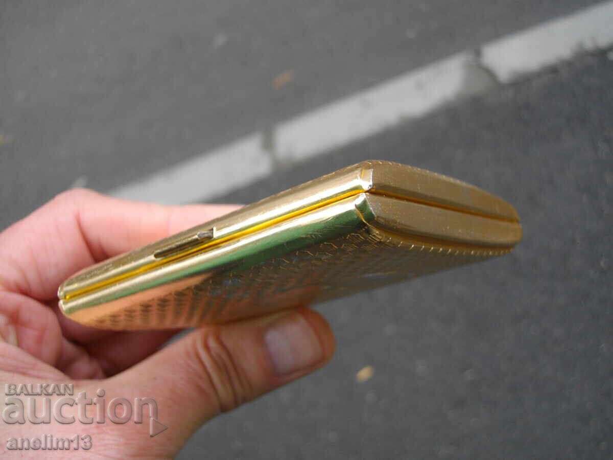 Delivery of OLD USSR TOBACCO BOX MOSCOW