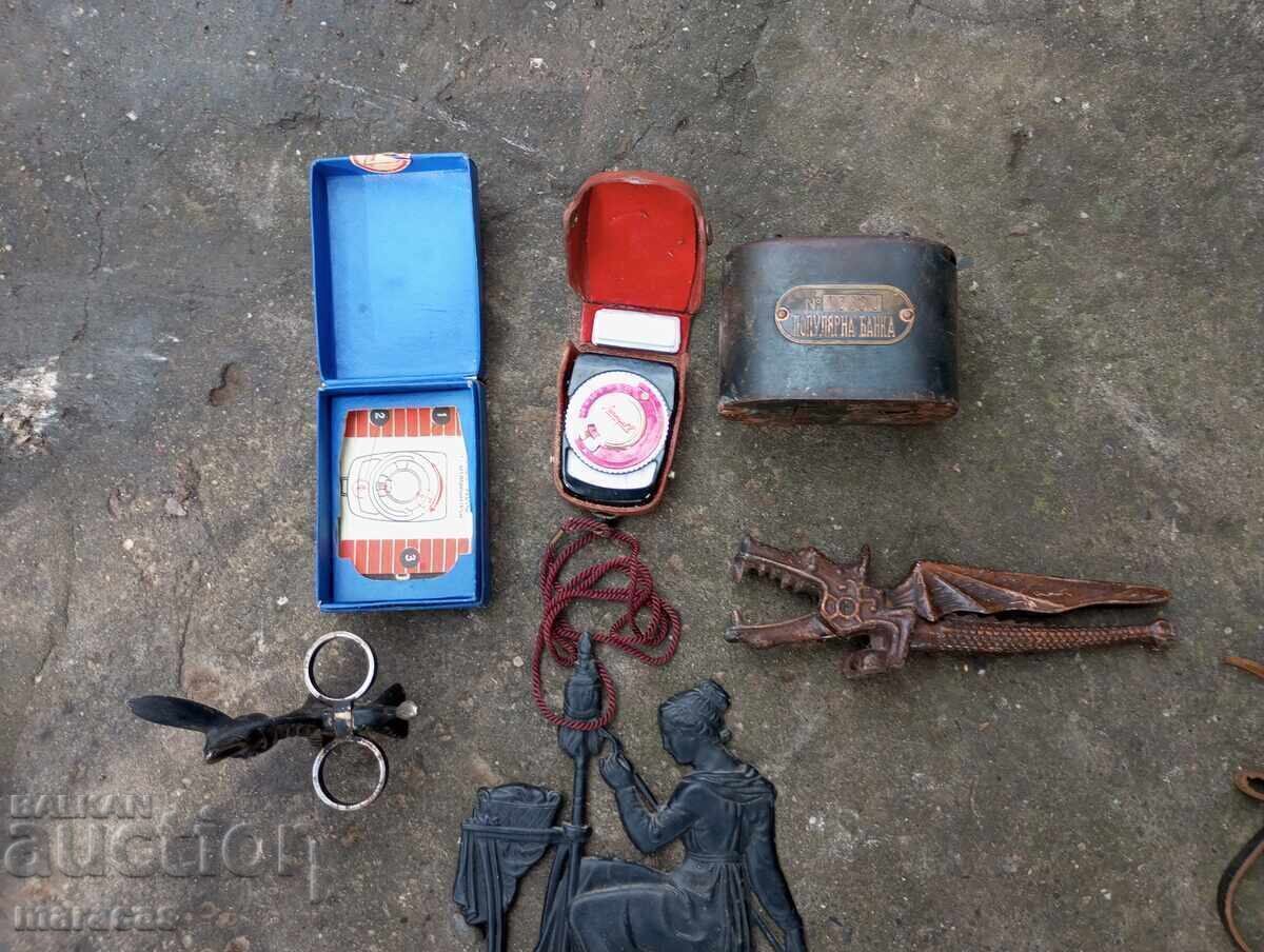 O mulțime de articole vechi