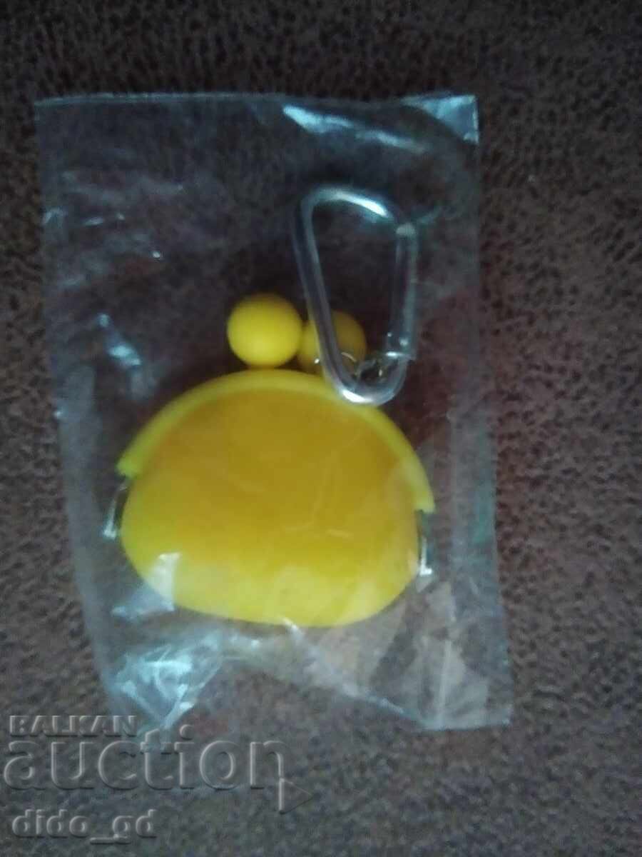 Keychain pouch with carabiner