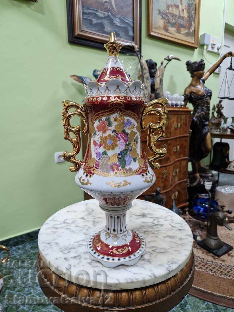 A beautiful antique Chinese porcelain vase