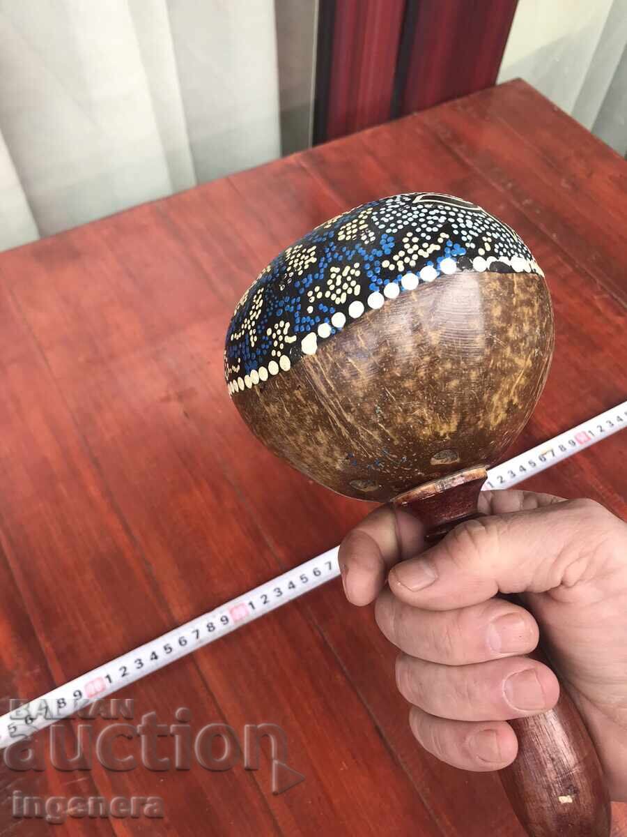 MARACAS DIN COCOS ȘI LEMN DECORATE MANUAL cu preț 16.00 BGN | € 8.18