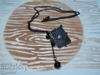 Colier, elegant fermecător carte as, zaruri 30.03.2025