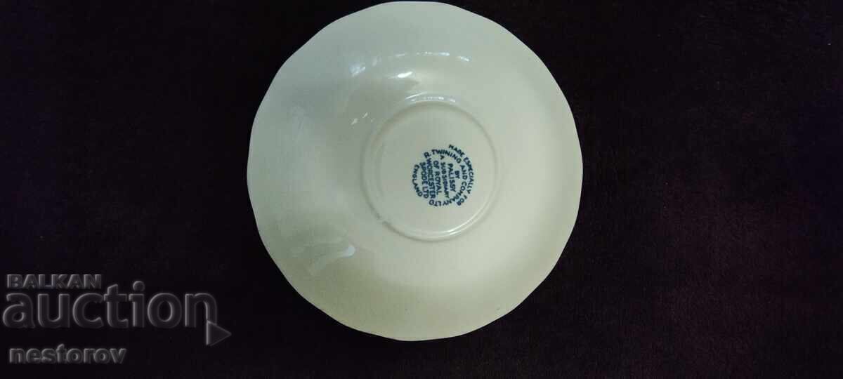 Delivery of OLD HAND-PAINTED PORCELAIN ENGLAND