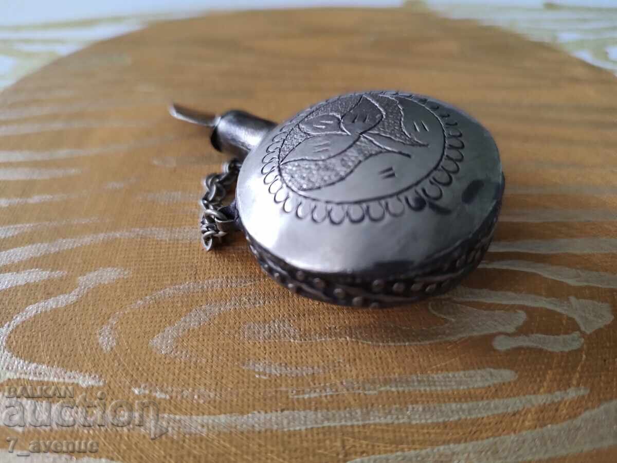 Old perfume bottle or aroma, engravings 30.03.2025 with price 69.00 BGN | € 35.28 Old perfume bottle or aroma, engravings 30.03.2025 with price 69.00 BGN | € 35.28