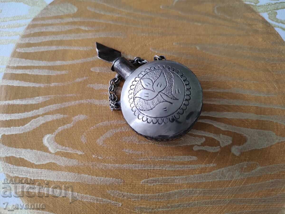 Auction Old perfume bottle or aroma, engravings 30.03.2025 Auction Old perfume bottle or aroma, engravings 30.03.2025