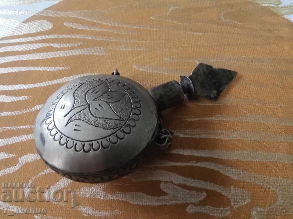 Old perfume bottle or aroma, engravings 30.03.2025 Old perfume bottle or aroma, engravings 30.03.2025