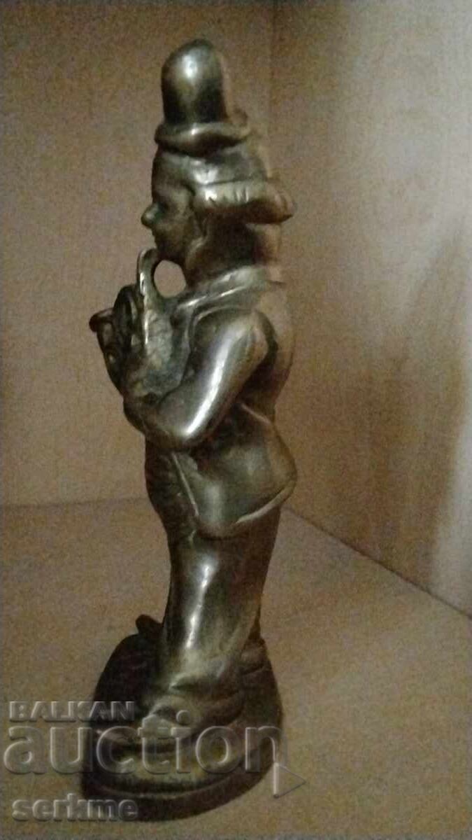 Bronze figure with price 100.00 BGN | € 51.13 Bronze figure with price 100.00 BGN | € 51.13