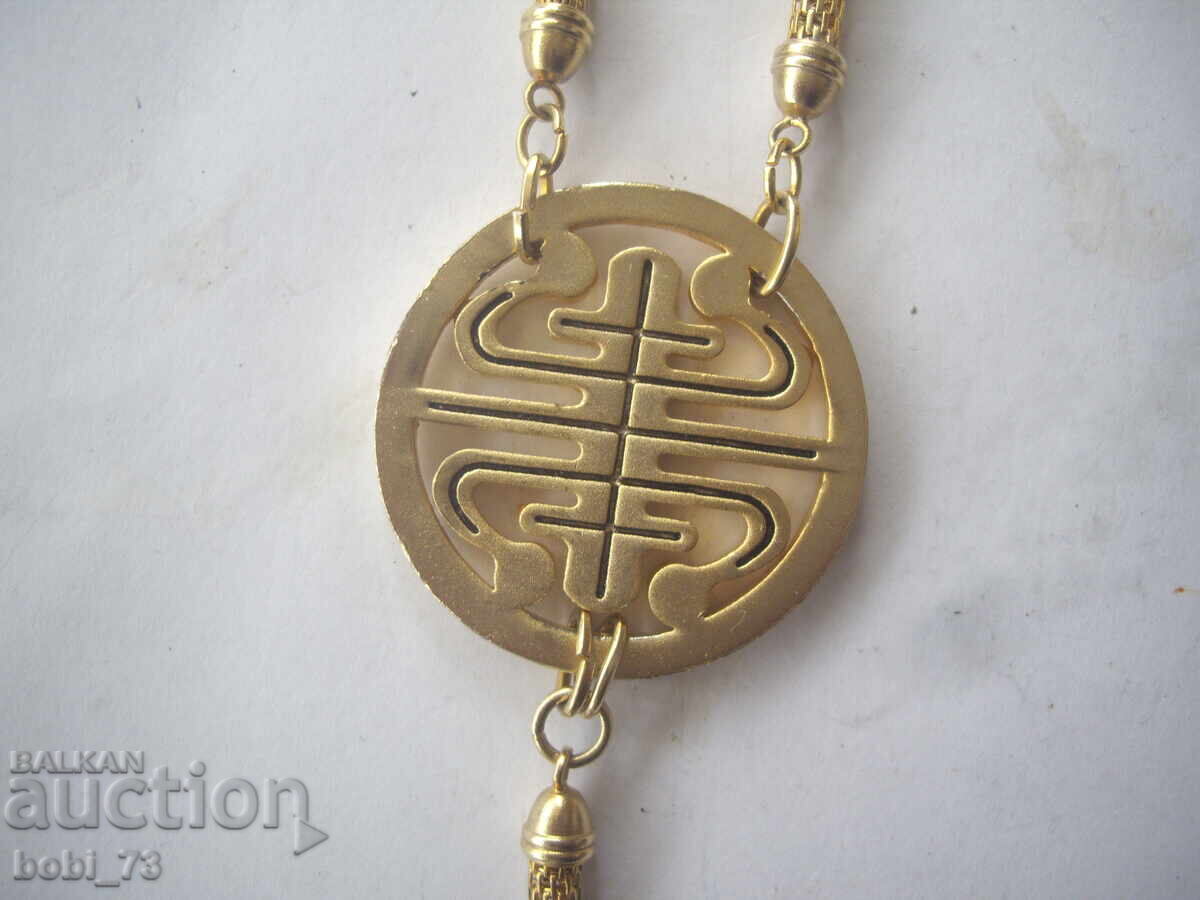 Аукцион Позлатено красиво ланче.