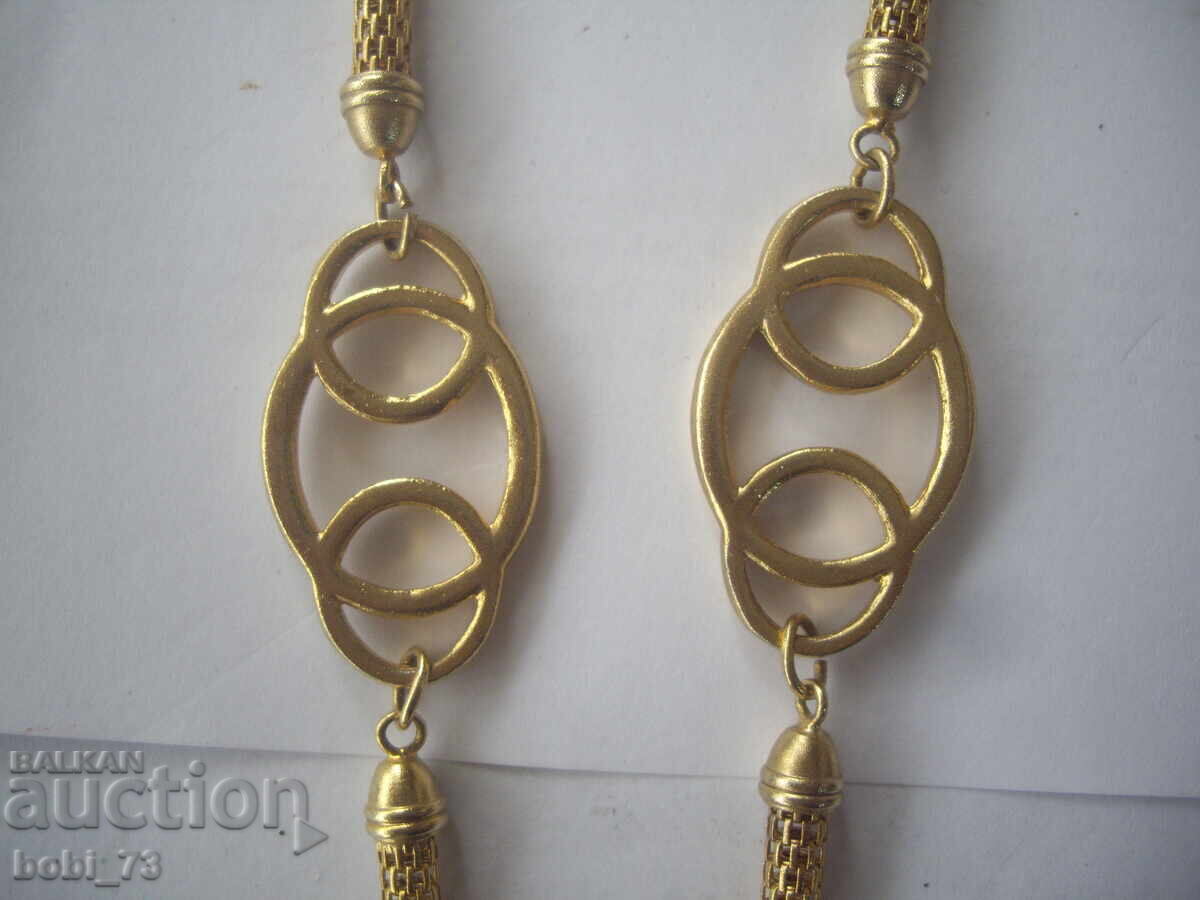 Доставка на Позлатено красиво ланче.