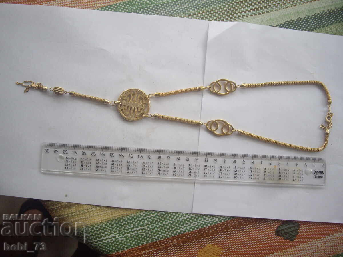 Позлатено красиво ланче.