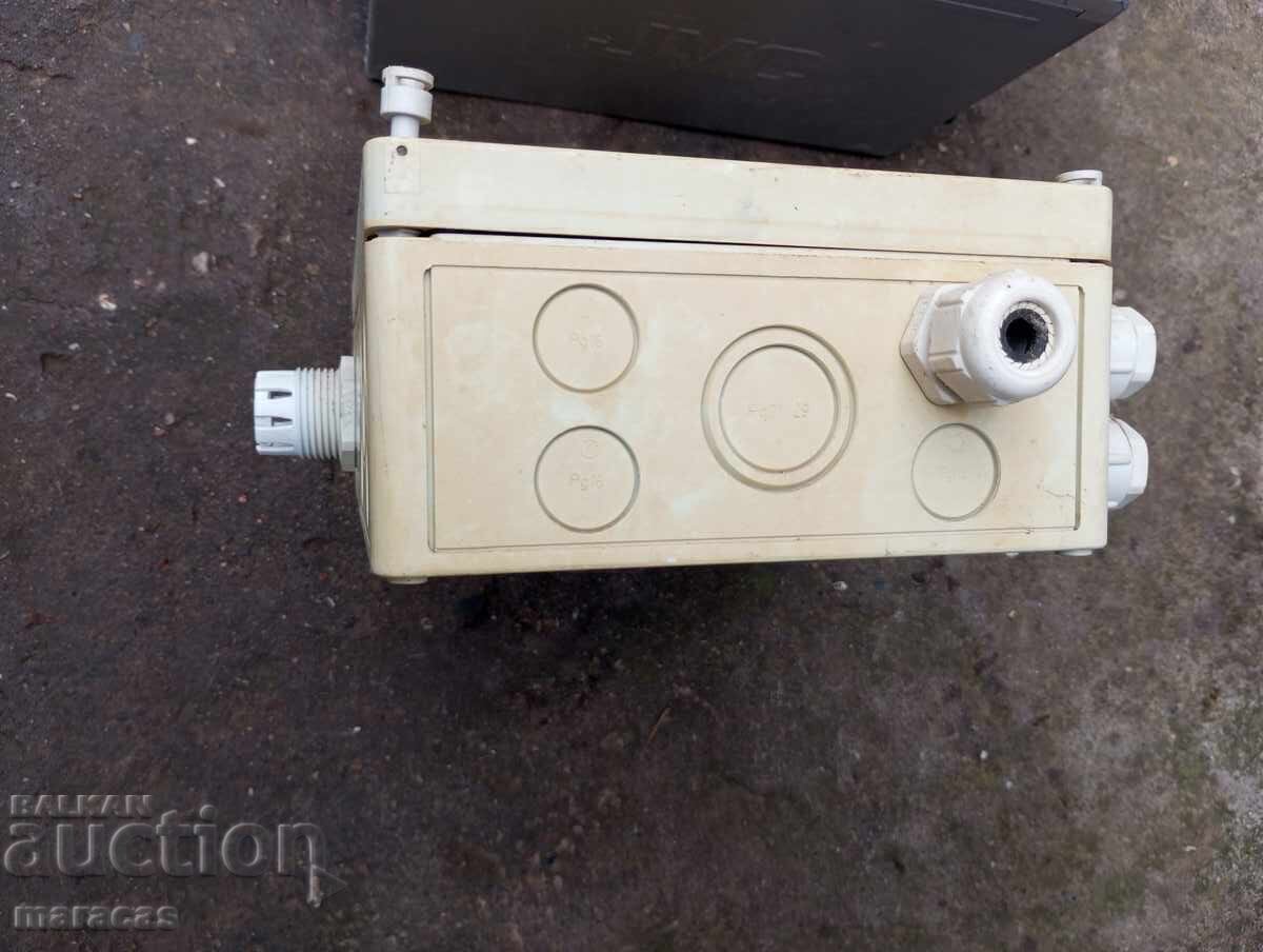 Auction  Distribution cable box and "SD changer"