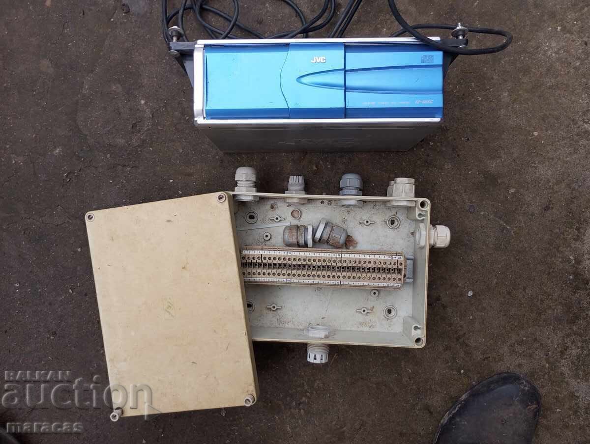 Distribution cable box and "SD changer"