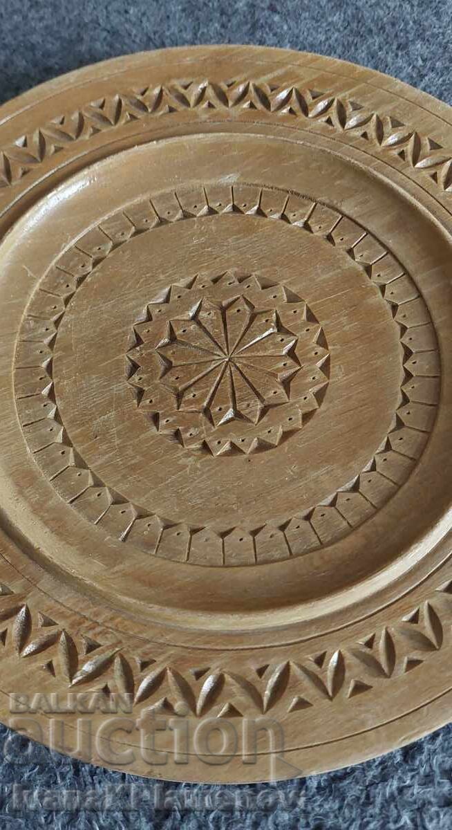 Licitație Panou sculptat în lemn pentru cunoscători 26cm Licitație Panou sculptat în lemn pentru cunoscători 26cm