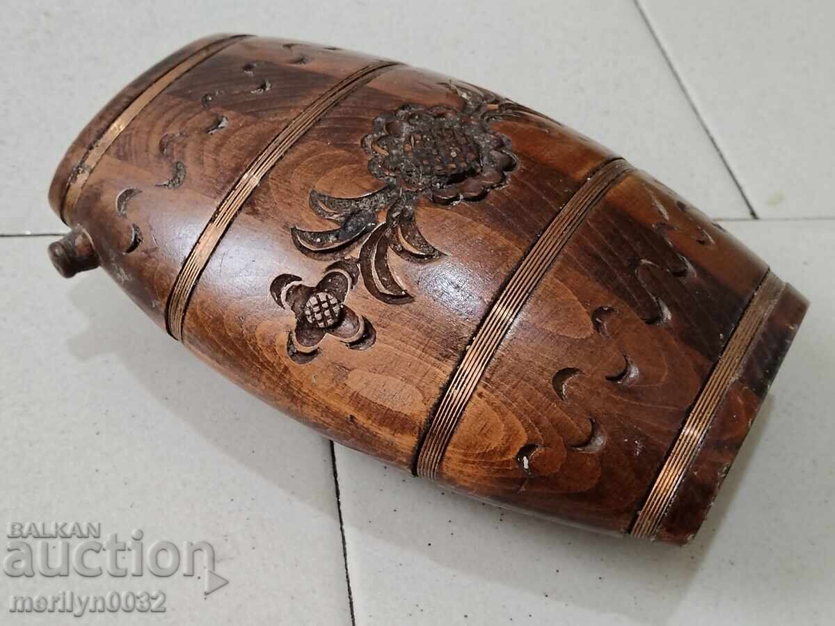 Veche sculptură în lemn de păun, butoiaș, butoi, ciubăr, cană - 6 Veche sculptură în lemn de păun, butoiaș, butoi, ciubăr, cană - 6