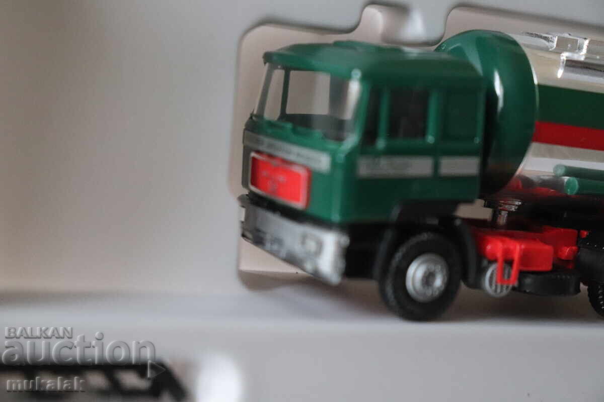 Delivery of HERPA H0 1/87 MAN TANKER TRUCK TOY MODEL TRACTOR Delivery of HERPA H0 1/87 MAN TANKER TRUCK TOY MODEL TRACTOR