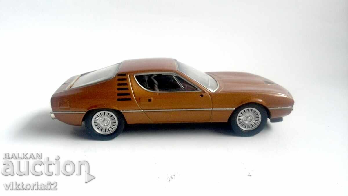 Доставка на Alfa Romeo Montreal Италианско спортно купе 1970 моделна год Доставка на Alfa Romeo Montreal Италианско спортно купе 1970 моделна год