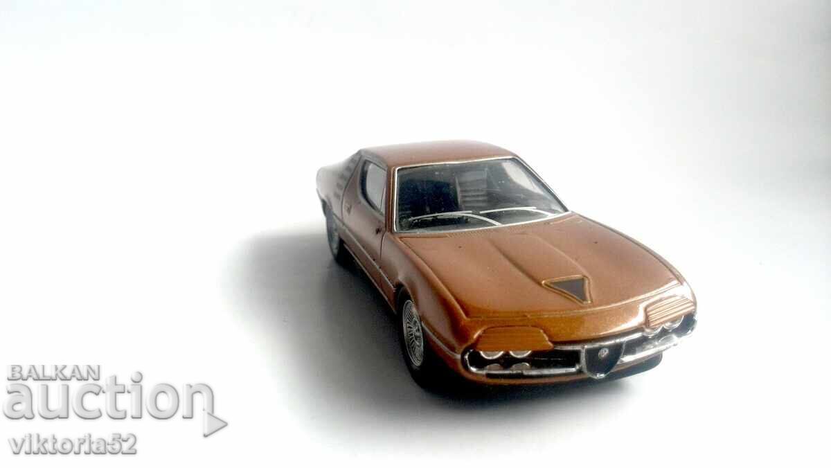 Alfa Romeo Montreal Италианско спортно купе 1970 моделна год - 7 Alfa Romeo Montreal Италианско спортно купе 1970 моделна год - 7