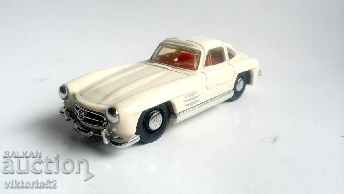 Mercedes-Benz 300 SL Coupé în crem Dinky DY-12 OVP 1:43
