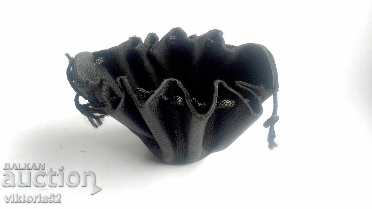 Delivery of Leather tobacco pouch Delivery of Leather tobacco pouch