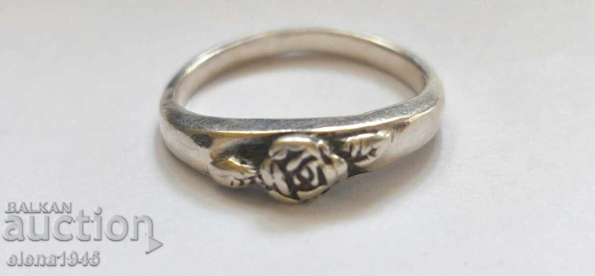 Inel de argint cu preț 20.00 BGN | € 10.23