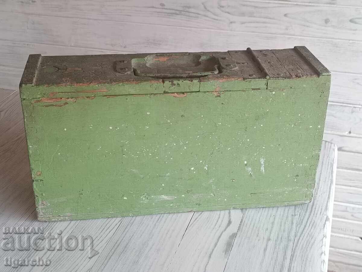 Auction  Old cartridge box