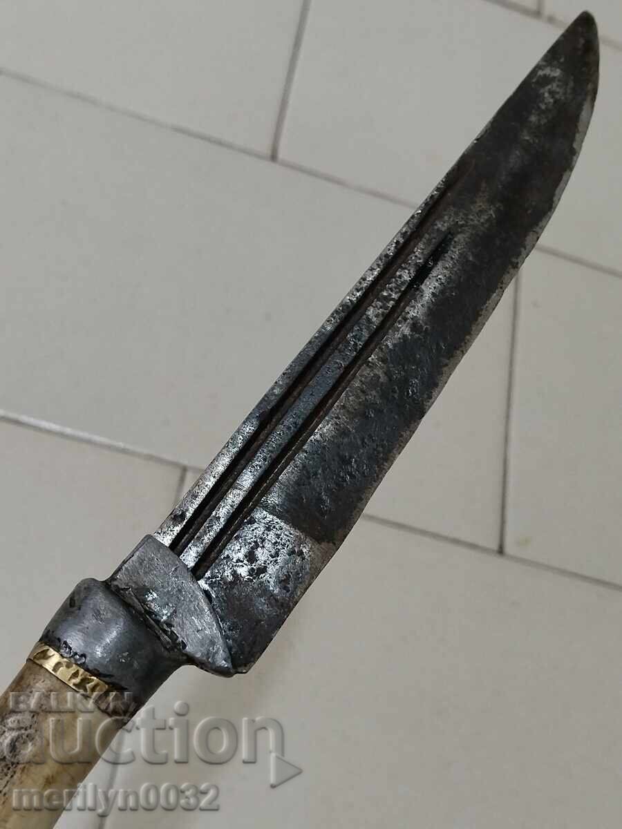 Παράδοση Κυνηγετικό μαχαίρι με λαβή κέρατου