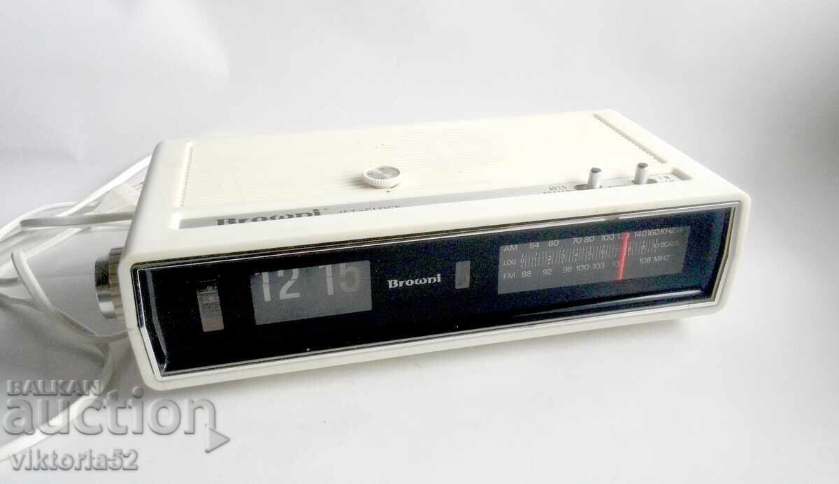 Delivery of Browni Jet-Clock RD-2520 radio clock from 1973 Delivery of Browni Jet-Clock RD-2520 radio clock from 1973