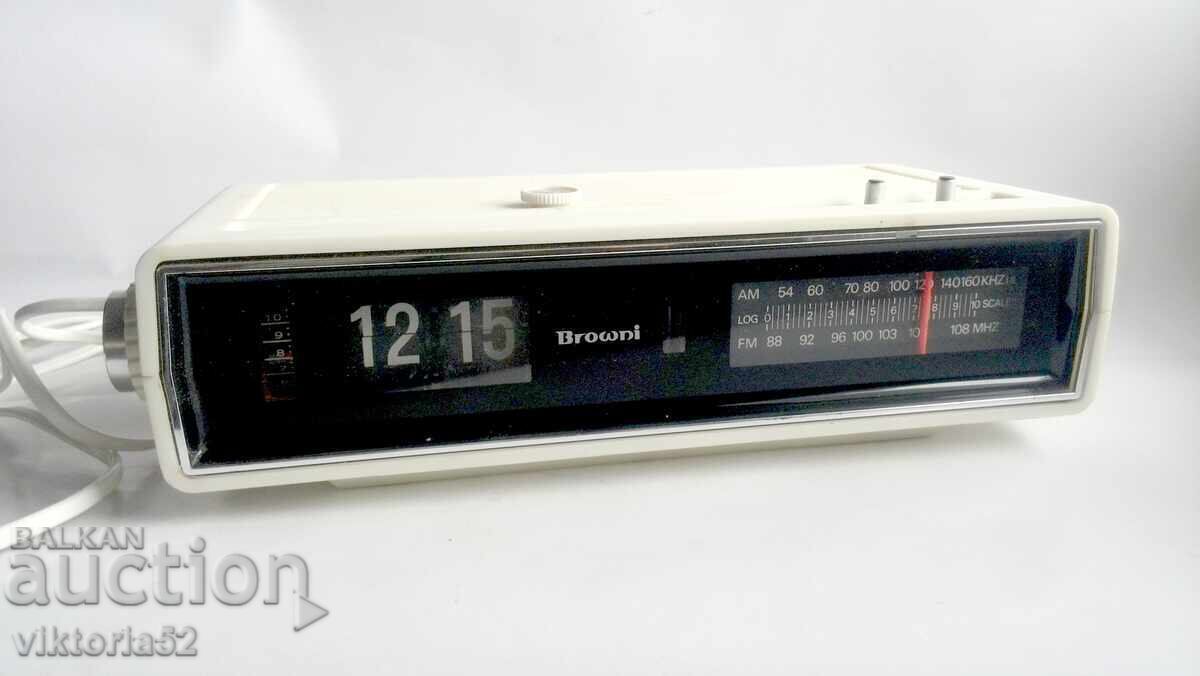 Browni Jet-Clock RD-2520 radio clock from 1973 - 5 Browni Jet-Clock RD-2520 radio clock from 1973 - 5