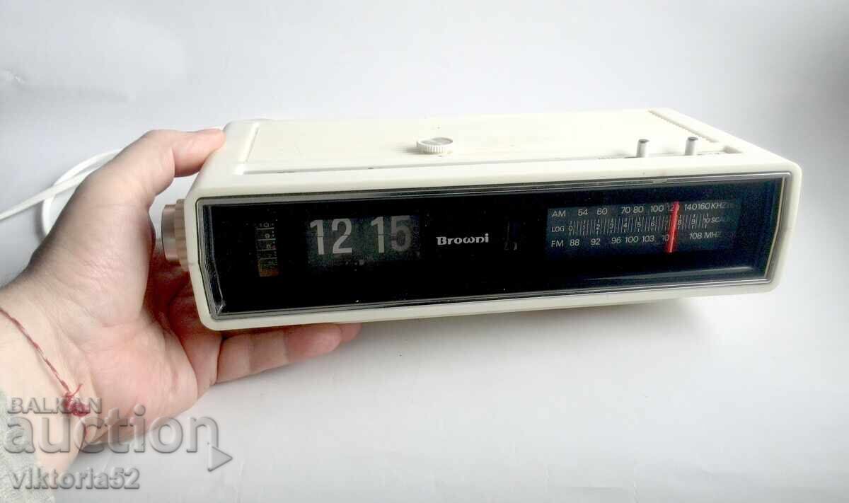 Browni Jet-Clock RD-2520 radio clock from 1973 - 6 Browni Jet-Clock RD-2520 radio clock from 1973 - 6