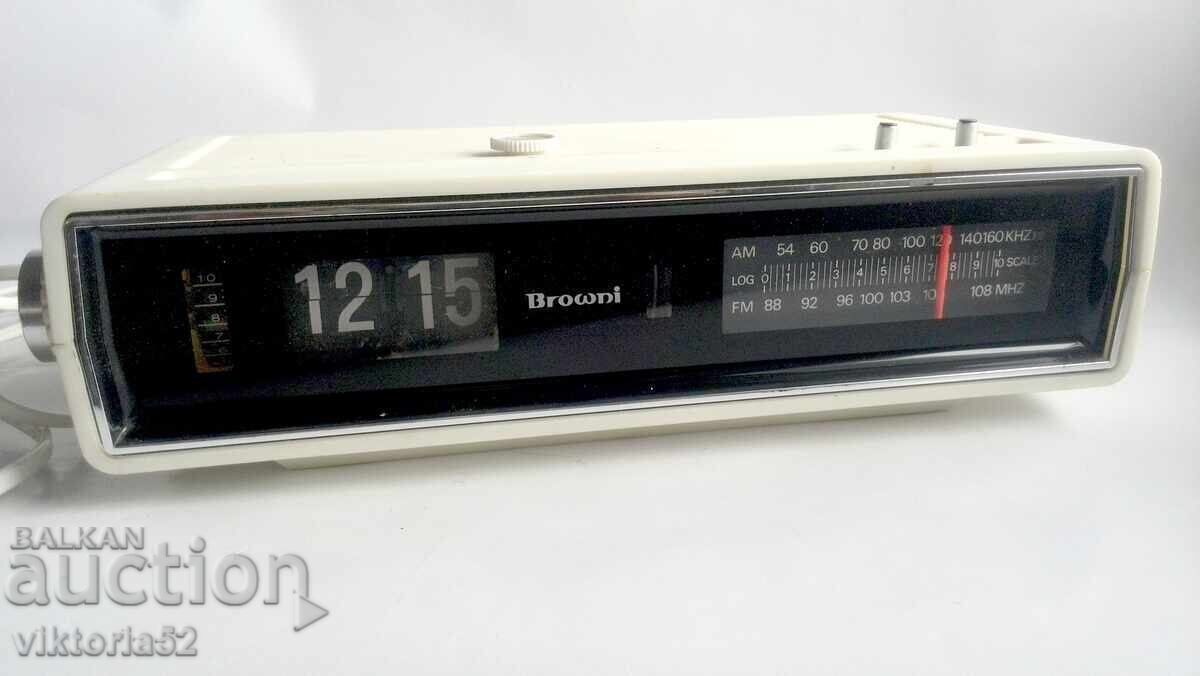 Browni Jet-Clock RD-2520 radio clock from 1973 Browni Jet-Clock RD-2520 radio clock from 1973