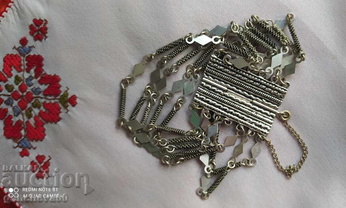 Аукцион Възрожденска етно сачанена гривна/носия