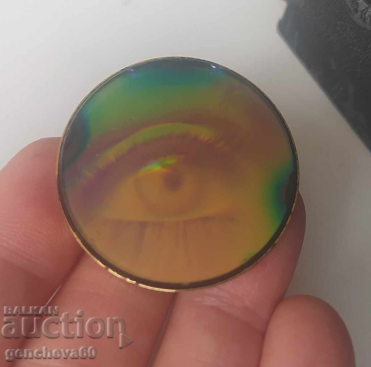 Delivery of Vintage rare brooch 3D hologram
