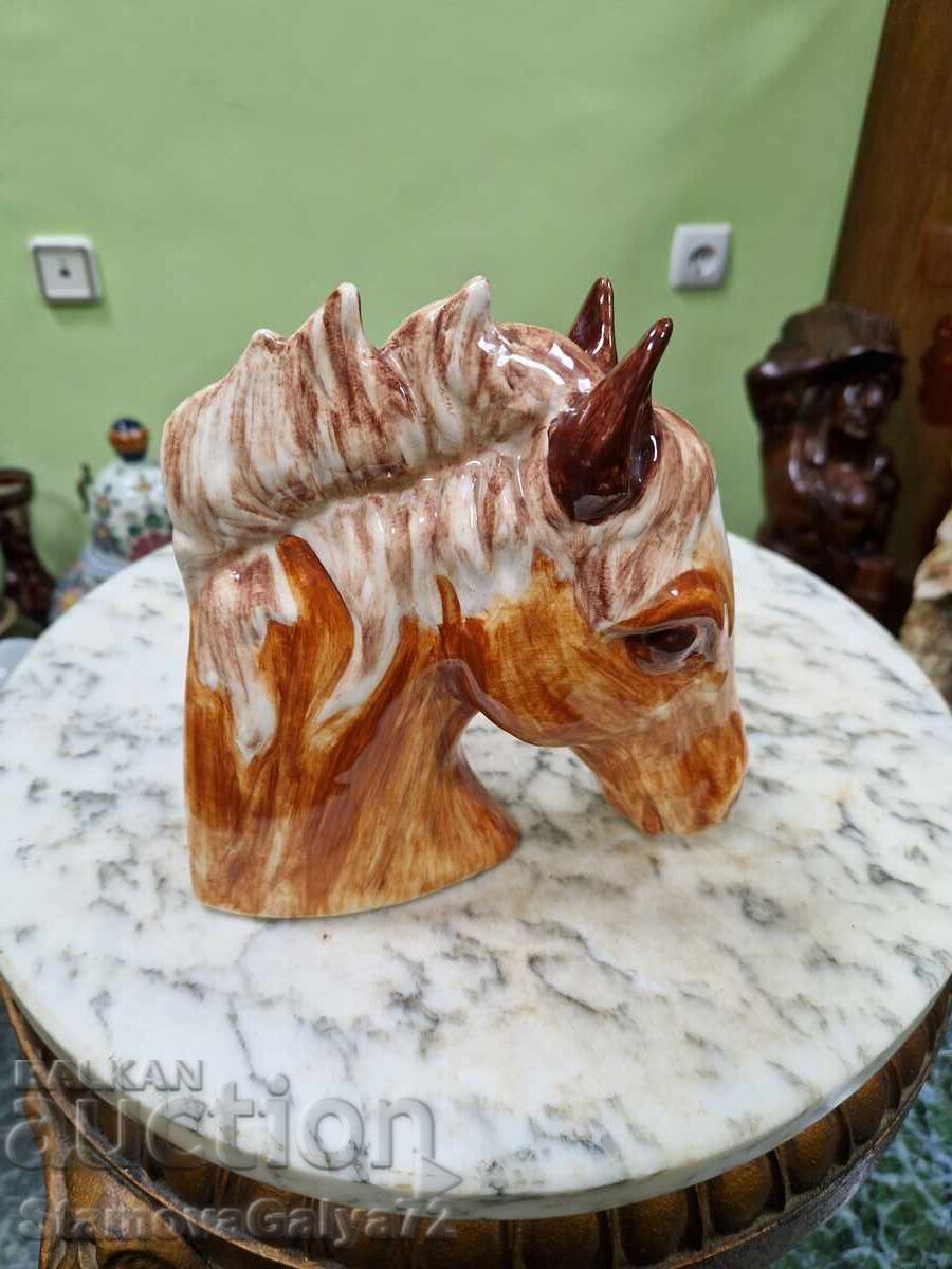 Delivery of Excellent porcelain figurine statue