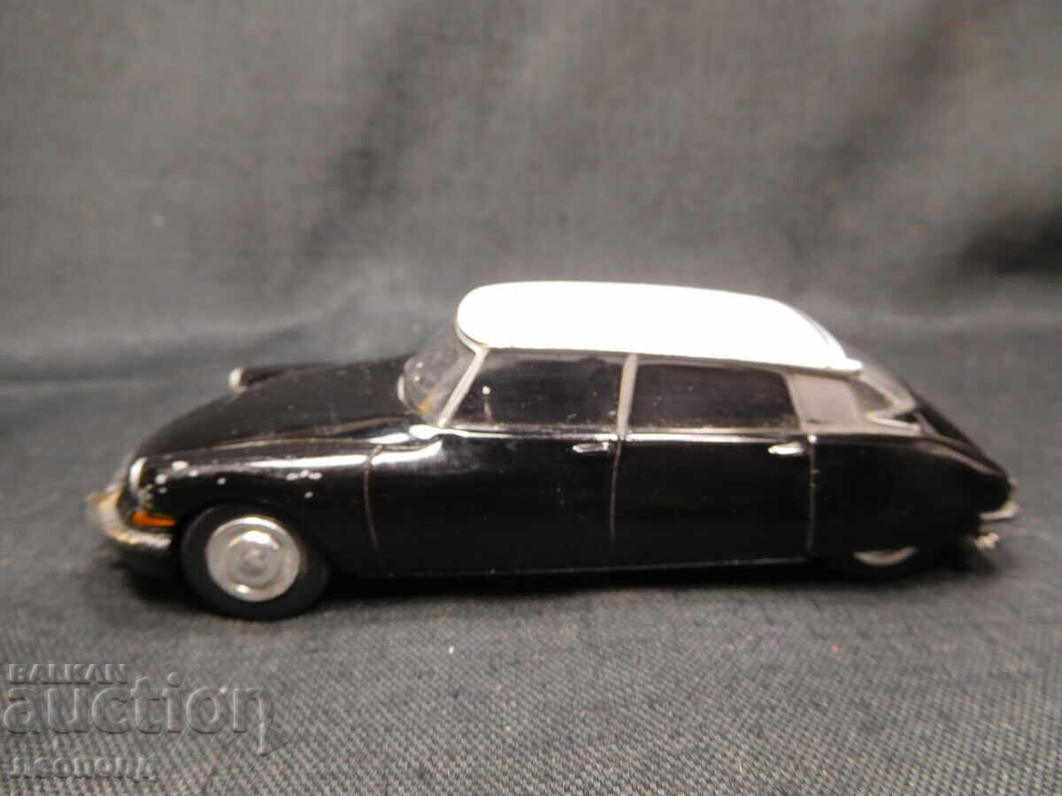 1/43 METAL CAR SCALE MODEL CITROEN DS DEL PRADO with price 20.00 BGN | € 10.23 1/43 METAL CAR SCALE MODEL CITROEN DS DEL PRADO with price 20.00 BGN | € 10.23