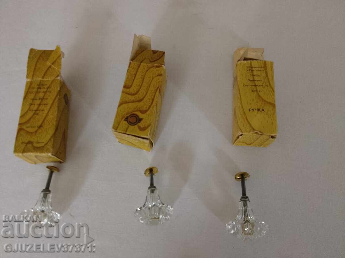 Auction 1950's Vintage Full Set Poker Dice Auction 1950's Vintage Full Set Poker Dice