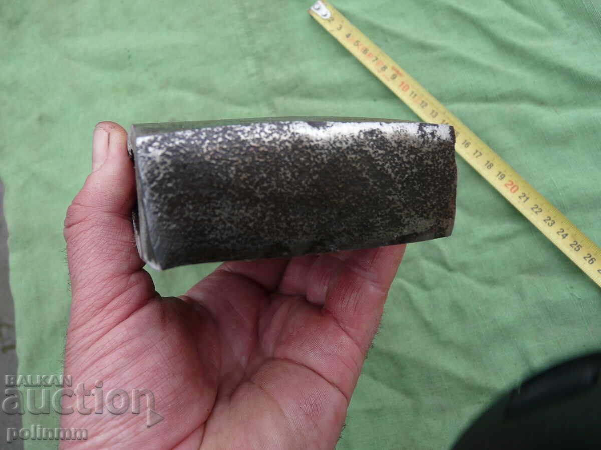 Δημοπρασία Μεγάλο παλιό σφυρήλατο τσεκούρι - 554 Δημοπρασία Μεγάλο παλιό σφυρήλατο τσεκούρι - 554