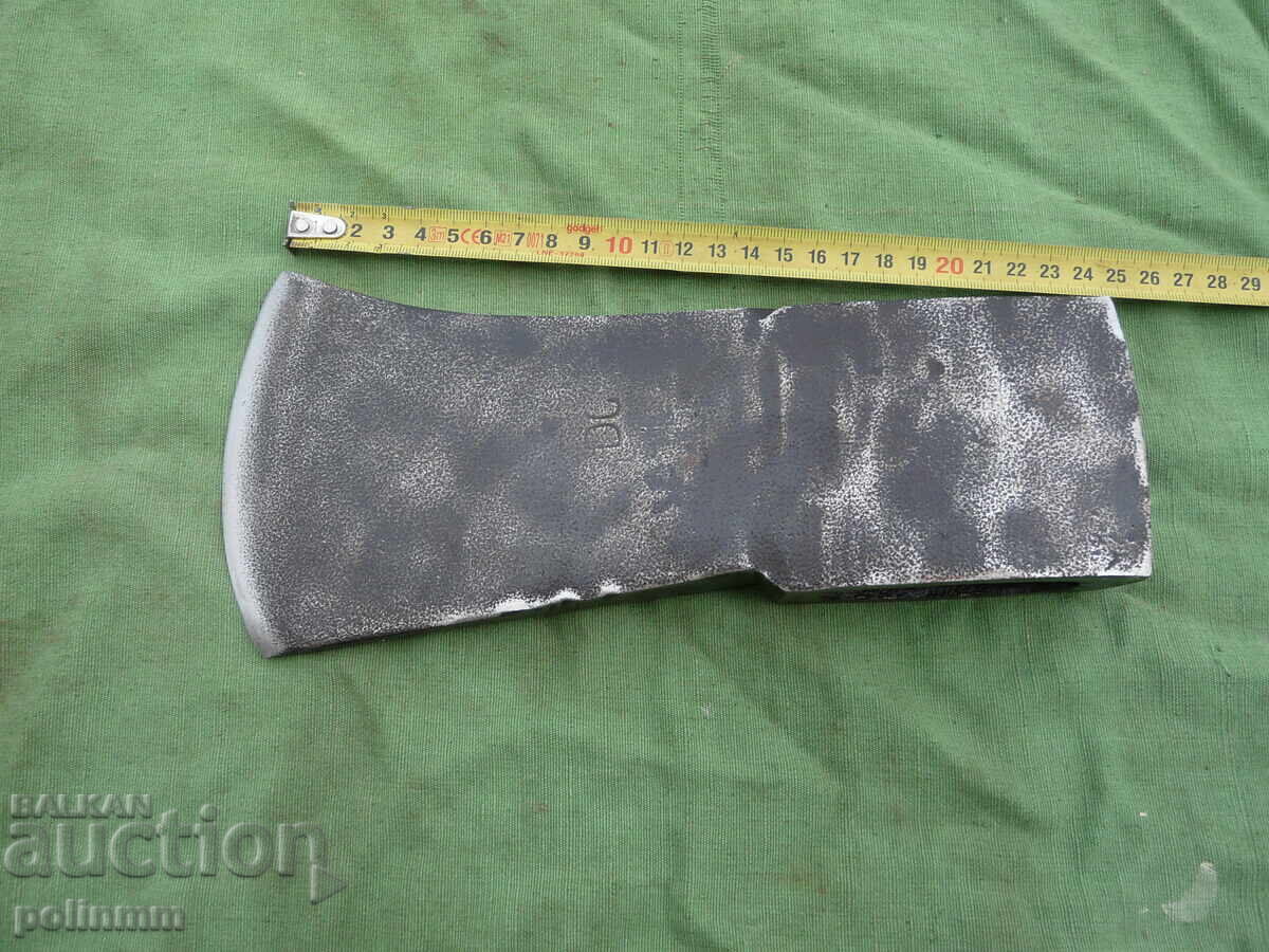 Μεγάλο παλιό σφυρήλατο τσεκούρι - 554 Μεγάλο παλιό σφυρήλατο τσεκούρι - 554