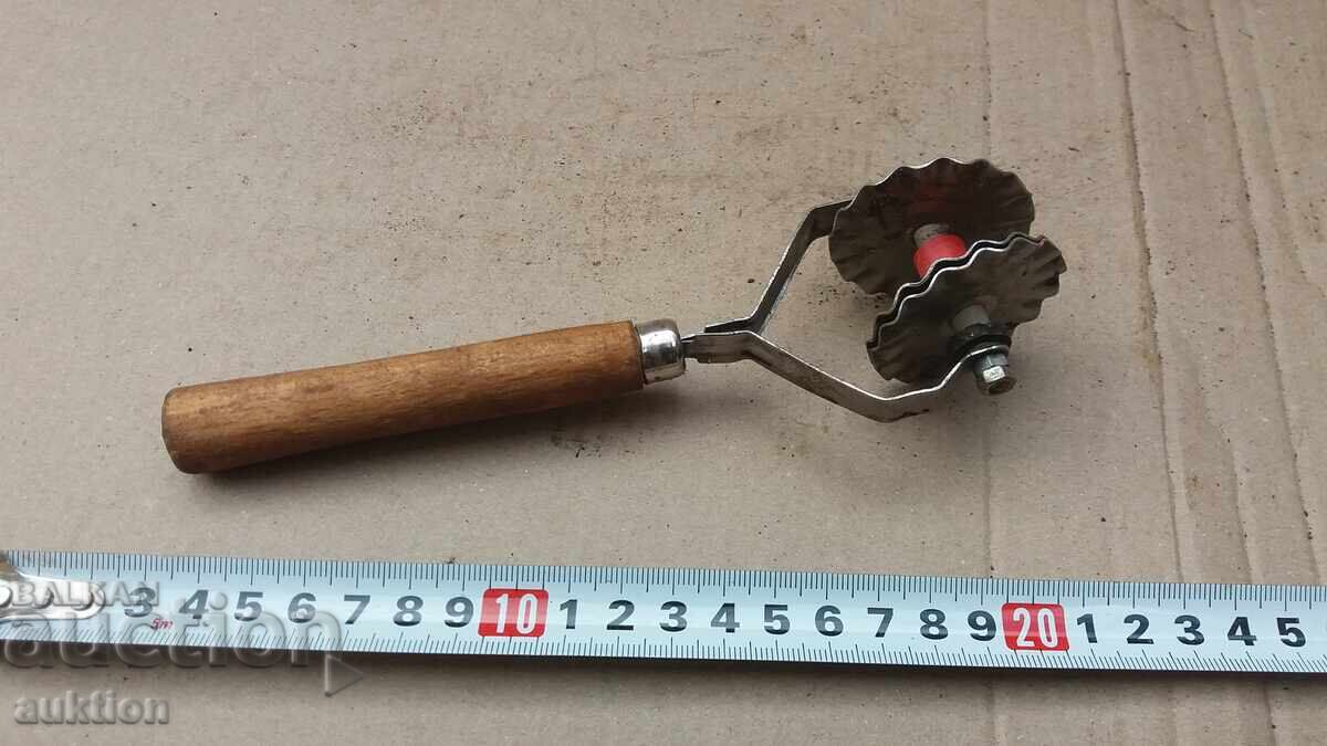 Social Knife for Cutting Dough with price 1.99 BGN | € 1.02